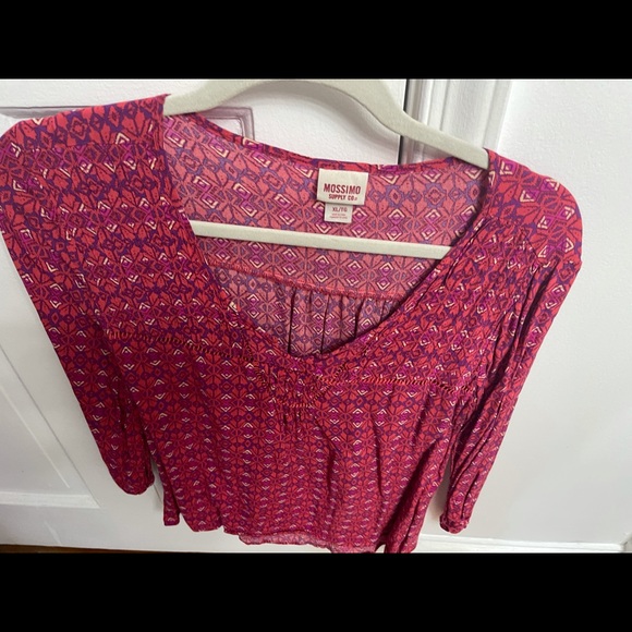 Beautiful Spring/Summer blouse - Picture 2 of 3